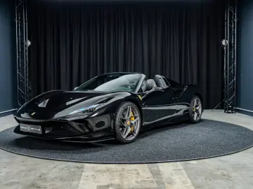 FERRARI F8 Spider   Nero Daytona   Carbon   Lift   Garan
