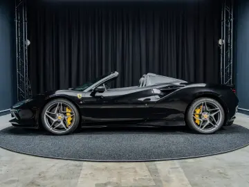 FERRARI F8 Spider   Nero Daytona   Carbon   Lift   Garan