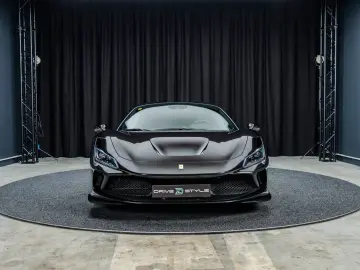 FERRARI F8 Spider   Nero Daytona   Carbon   Lift   Garan