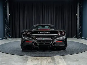 FERRARI F8 Spider   Nero Daytona   Carbon   Lift   Garan