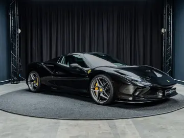 FERRARI F8 Spider   Nero Daytona   Carbon   Lift   Garan