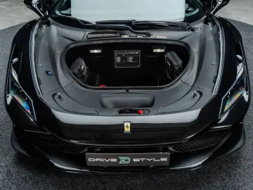 FERRARI F8 Spider   Nero Daytona   Carbon   Lift   Garan