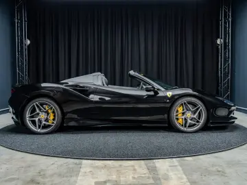FERRARI F8 Spider   Nero Daytona   Carbon   Lift   Garan