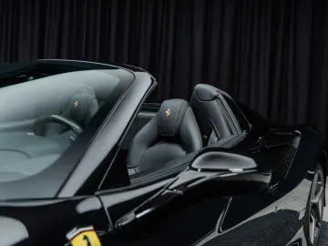 FERRARI F8 Spider   Nero Daytona   Carbon   Lift   Garan