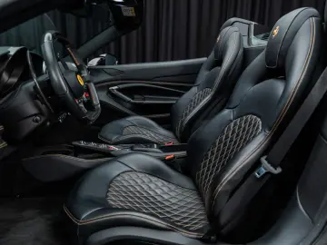 FERRARI F8 Spider   Nero Daytona   Carbon   Lift   Garan