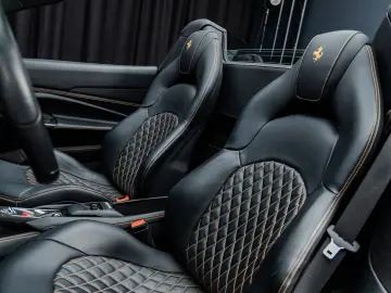 FERRARI F8 Spider   Nero Daytona   Carbon   Lift   Garan