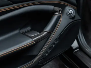 FERRARI F8 Spider   Nero Daytona   Carbon   Lift   Garan