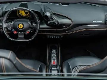 FERRARI F8 Spider   Nero Daytona   Carbon   Lift   Garan