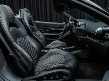 FERRARI F8 Spider   Nero Daytona   Carbon   Lift   Garan