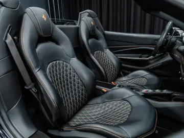 FERRARI F8 Spider   Nero Daytona   Carbon   Lift   Garan