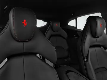 FERRARI Purosangue