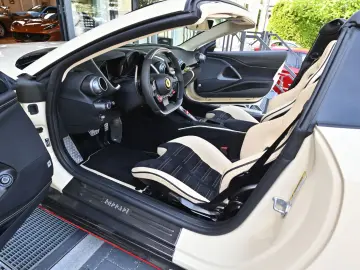 FERRARI 812 GTS Atelier Einzelstück Neuwertig ADAS Garan