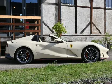 FERRARI 812 GTS Atelier Einzelstück Neuwertig ADAS Garan