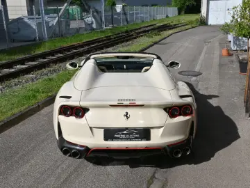 FERRARI 812 GTS Atelier Einzelstück Neuwertig ADAS Garan