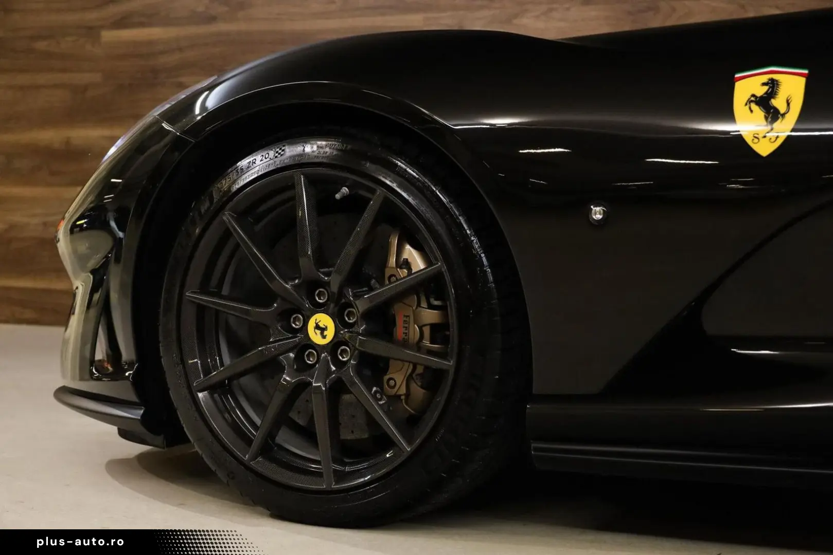FERRARI 812 GTS 6.5 V12 HELE Lift Carbon Velgen Painted