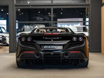 FERRARI F8 Spider 3.9 V8 Lift Carbon Seats Novitec Akrap