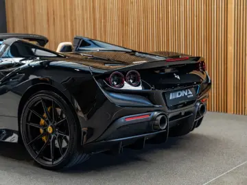 FERRARI F8 Spider 3.9 V8 Lift Carbon Seats Novitec Akrap