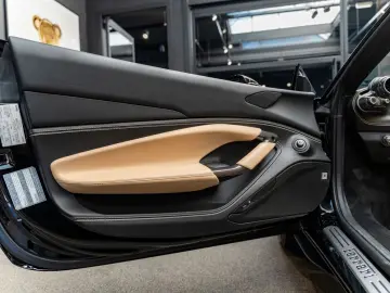 FERRARI F8 Spider 3.9 V8 Lift Carbon Seats Novitec Akrap