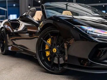 FERRARI F8 Spider 3.9 V8 Lift Carbon Seats Novitec Akrap