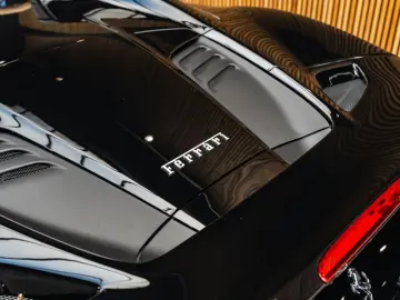 FERRARI F8 Spider 3.9 V8 Lift Carbon Seats Novitec Akrap