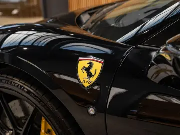 FERRARI F8 Spider 3.9 V8 Lift Carbon Seats Novitec Akrap