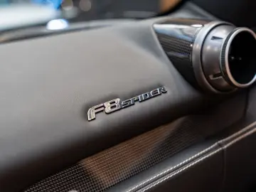 FERRARI F8 Spider 3.9 V8 Lift Carbon Seats Novitec Akrap