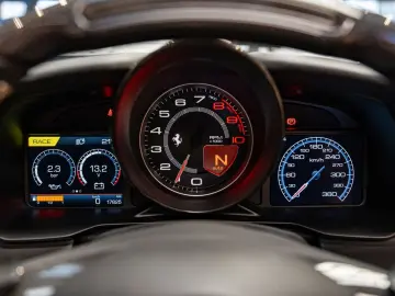 FERRARI F8 Spider 3.9 V8 Lift Carbon Seats Novitec Akrap