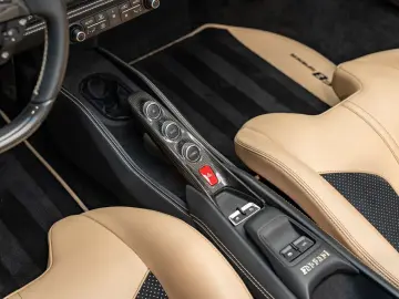 FERRARI F8 Spider 3.9 V8 Lift Carbon Seats Novitec Akrap