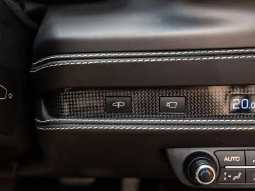 FERRARI F8 Spider 3.9 V8 Lift Carbon Seats Novitec Akrap