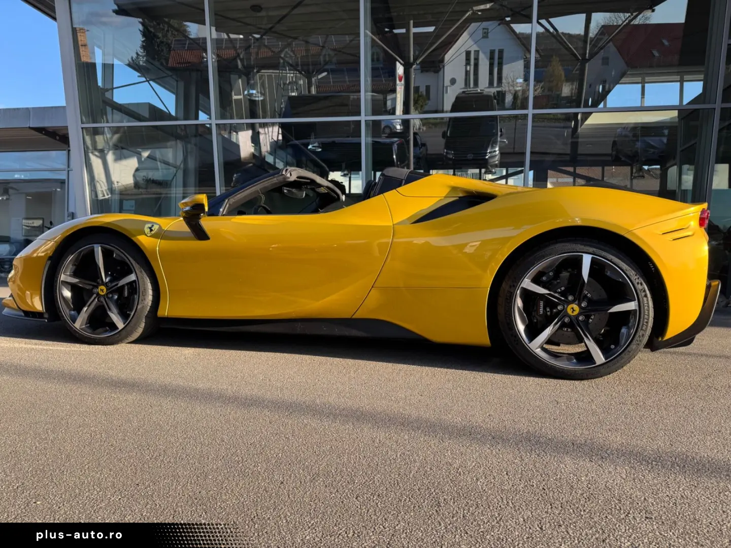 FERRARI SF90 Spider Lift Carbon Racing Sitze Kamera LED