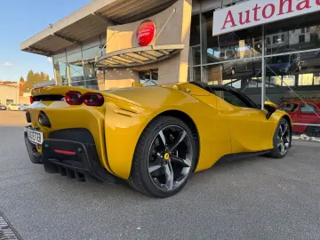 FERRARI SF90 Spider Lift Carbon Racing Sitze Kamera LED