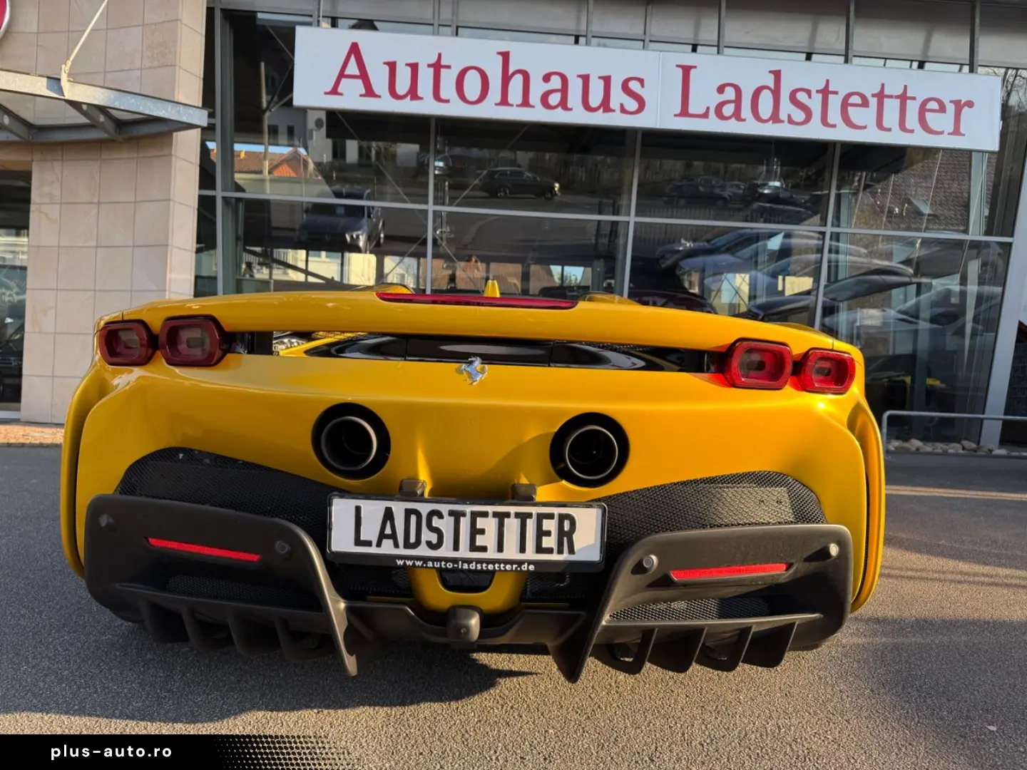 FERRARI SF90 Spider Lift Carbon Racing Sitze Kamera LED