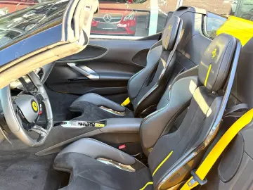 FERRARI SF90 Spider Lift Carbon Racing Sitze Kamera LED