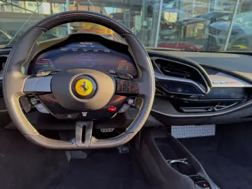 FERRARI SF90 Spider Lift Carbon Racing Sitze Kamera LED