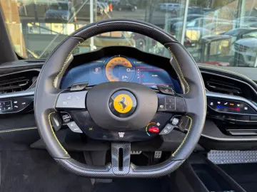 FERRARI SF90 Spider Lift Carbon Racing Sitze Kamera LED