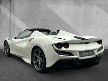 FERRARI F8 Spider Dt.Auto Lift LED Lenkrad JBL Kamera