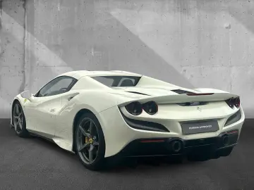 FERRARI F8 Spider Dt.Auto Lift LED Lenkrad JBL Kamera