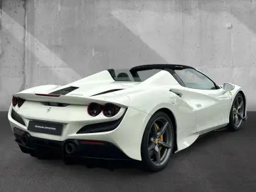 FERRARI F8 Spider Dt.Auto Lift LED Lenkrad JBL Kamera