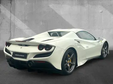 FERRARI F8 Spider Dt.Auto Lift LED Lenkrad JBL Kamera