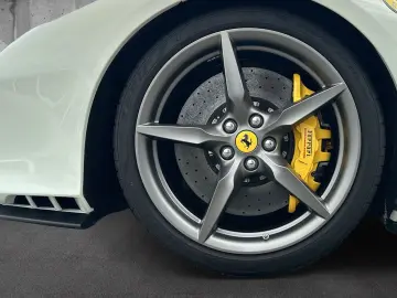 FERRARI F8 Spider Dt.Auto Lift LED Lenkrad JBL Kamera