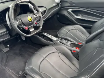 FERRARI F8 Spider Dt.Auto Lift LED Lenkrad JBL Kamera