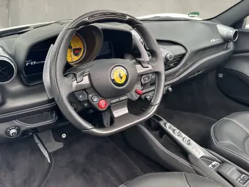 FERRARI F8 Spider Dt.Auto Lift LED Lenkrad JBL Kamera