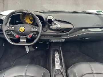 FERRARI F8 Spider Dt.Auto Lift LED Lenkrad JBL Kamera
