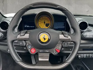 FERRARI F8 Spider Dt.Auto Lift LED Lenkrad JBL Kamera
