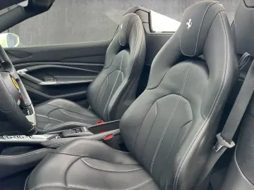 FERRARI F8 Spider Dt.Auto Lift LED Lenkrad JBL Kamera