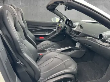 FERRARI F8 Spider Dt.Auto Lift LED Lenkrad JBL Kamera