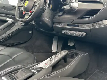 FERRARI F8 Spider Dt.Auto Lift LED Lenkrad JBL Kamera