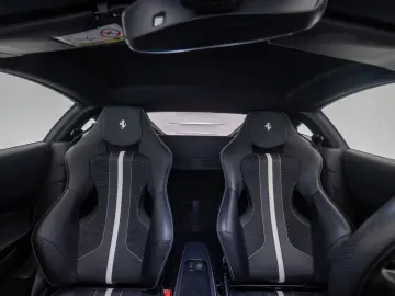 FERRARI F8 Tributo
