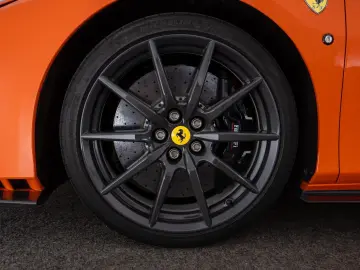 FERRARI F8 Tributo