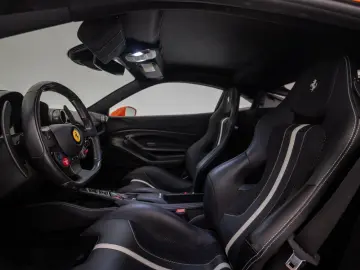 FERRARI F8 Tributo